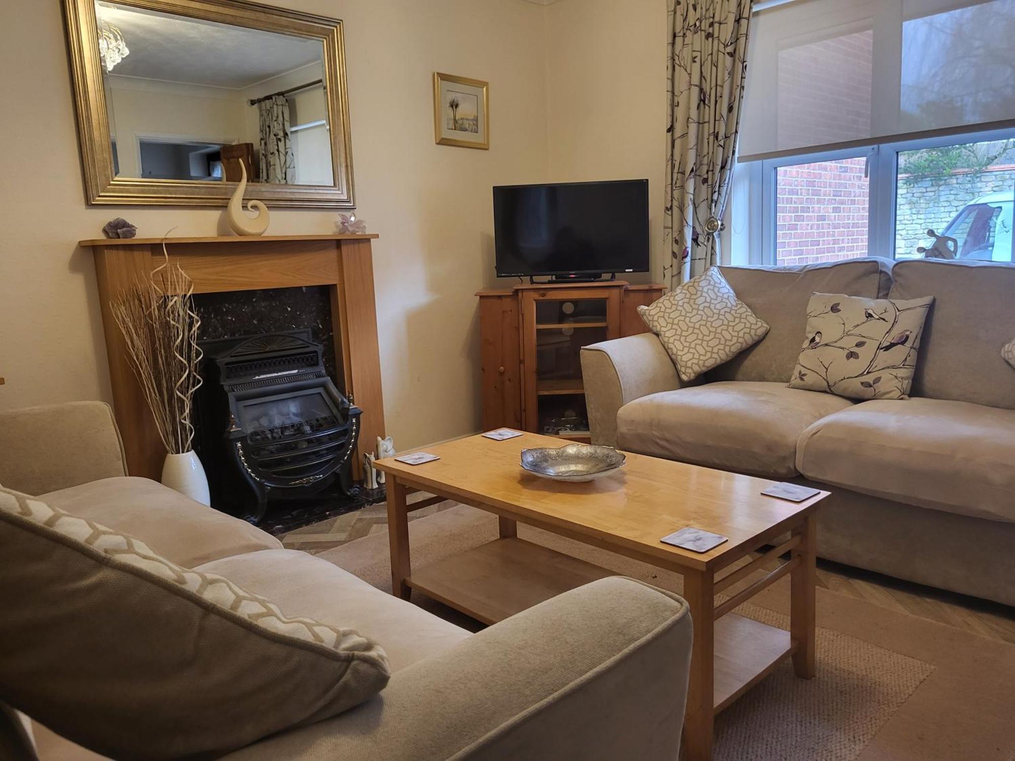 Grayz Townhouse - Free Onsite Parking For 2 Cars Villa Lincoln Exterior photo